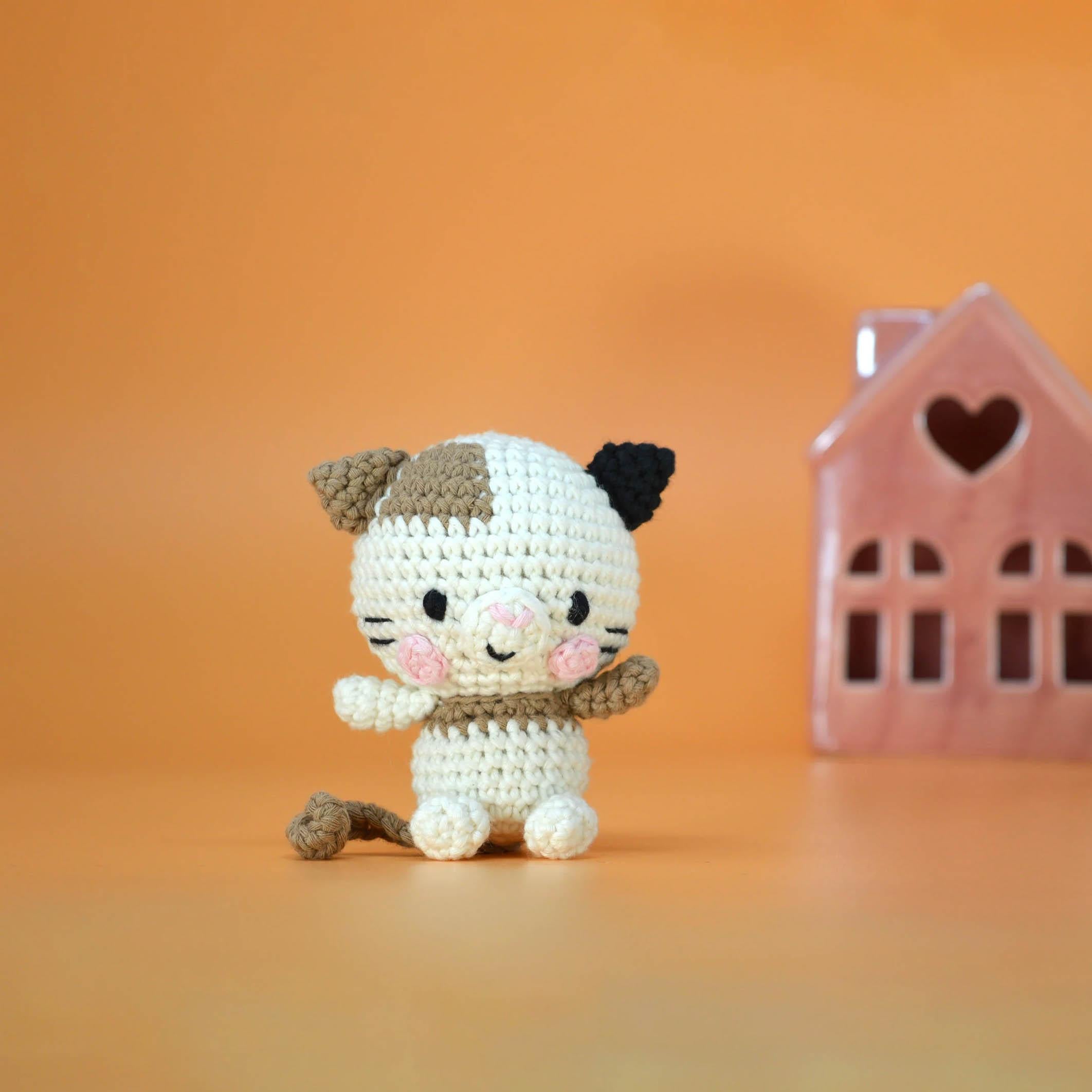 Kitty critters - Hello adorables - DIY Crochet Kit
