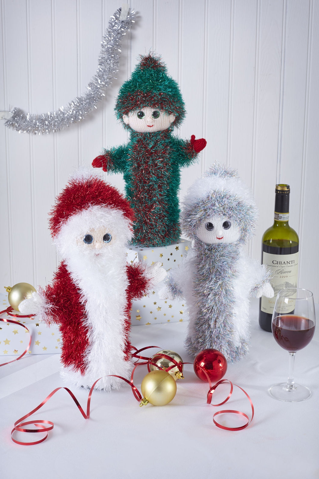 King Cole / TINSEL CHUNKY KNITTING PATTERN - 9146 Wine Bottle Cover