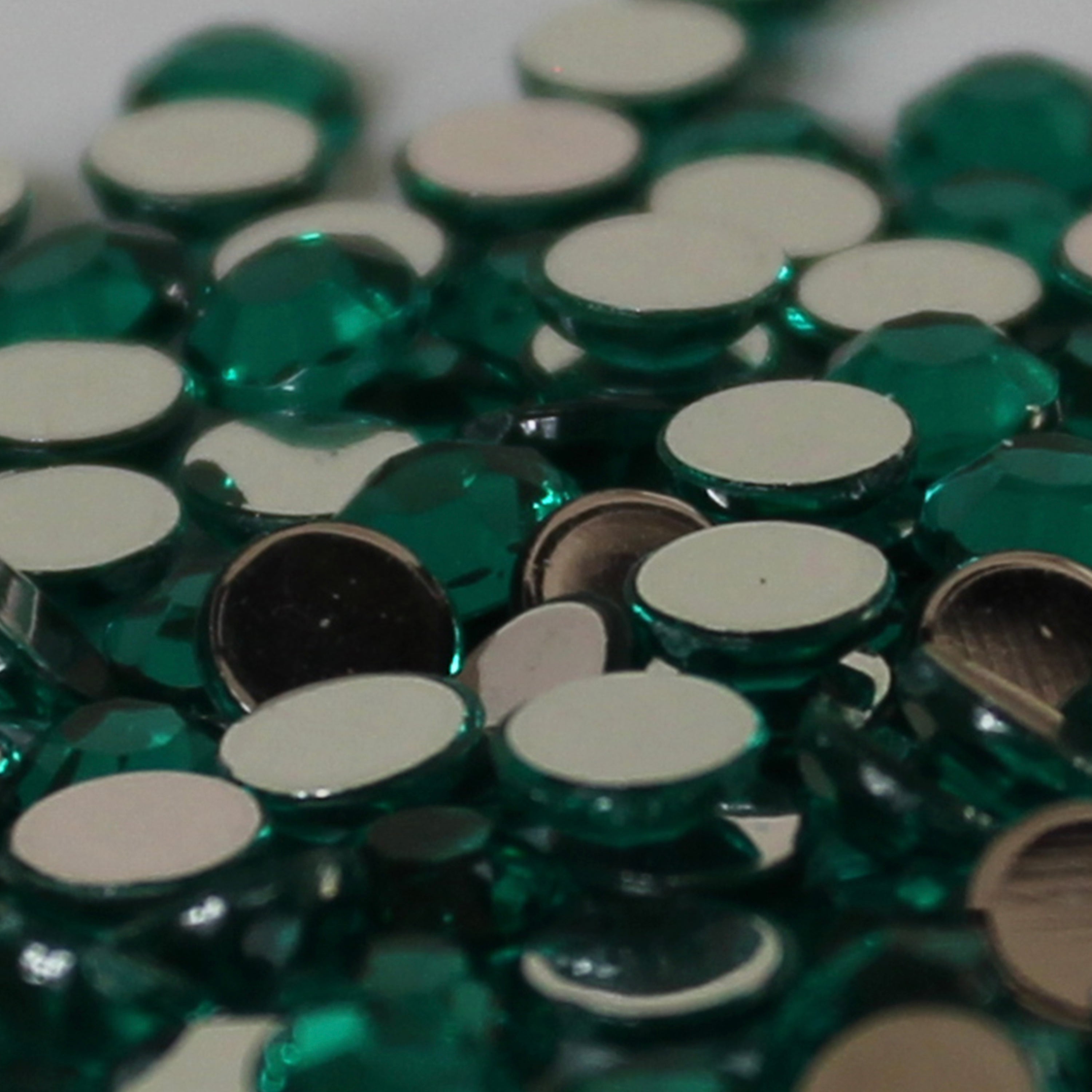 200 - 5mm Dark Green Loose Flat Back Diamante