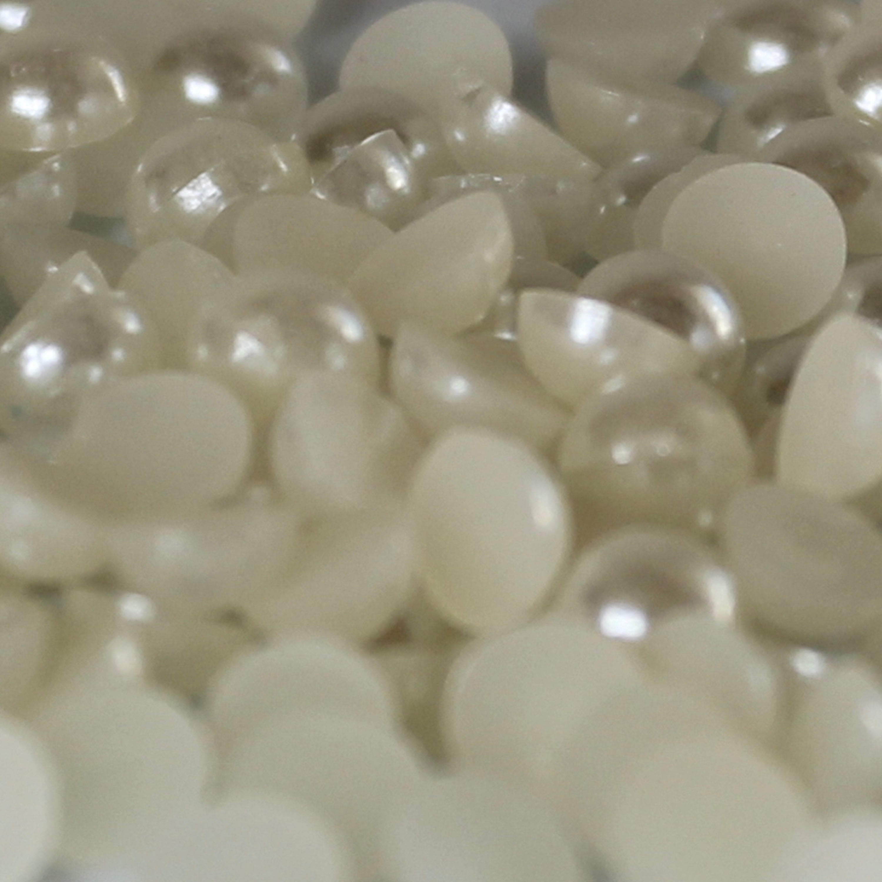 200 - 5mm Ivory Pearl Loose Flat Back Diamante