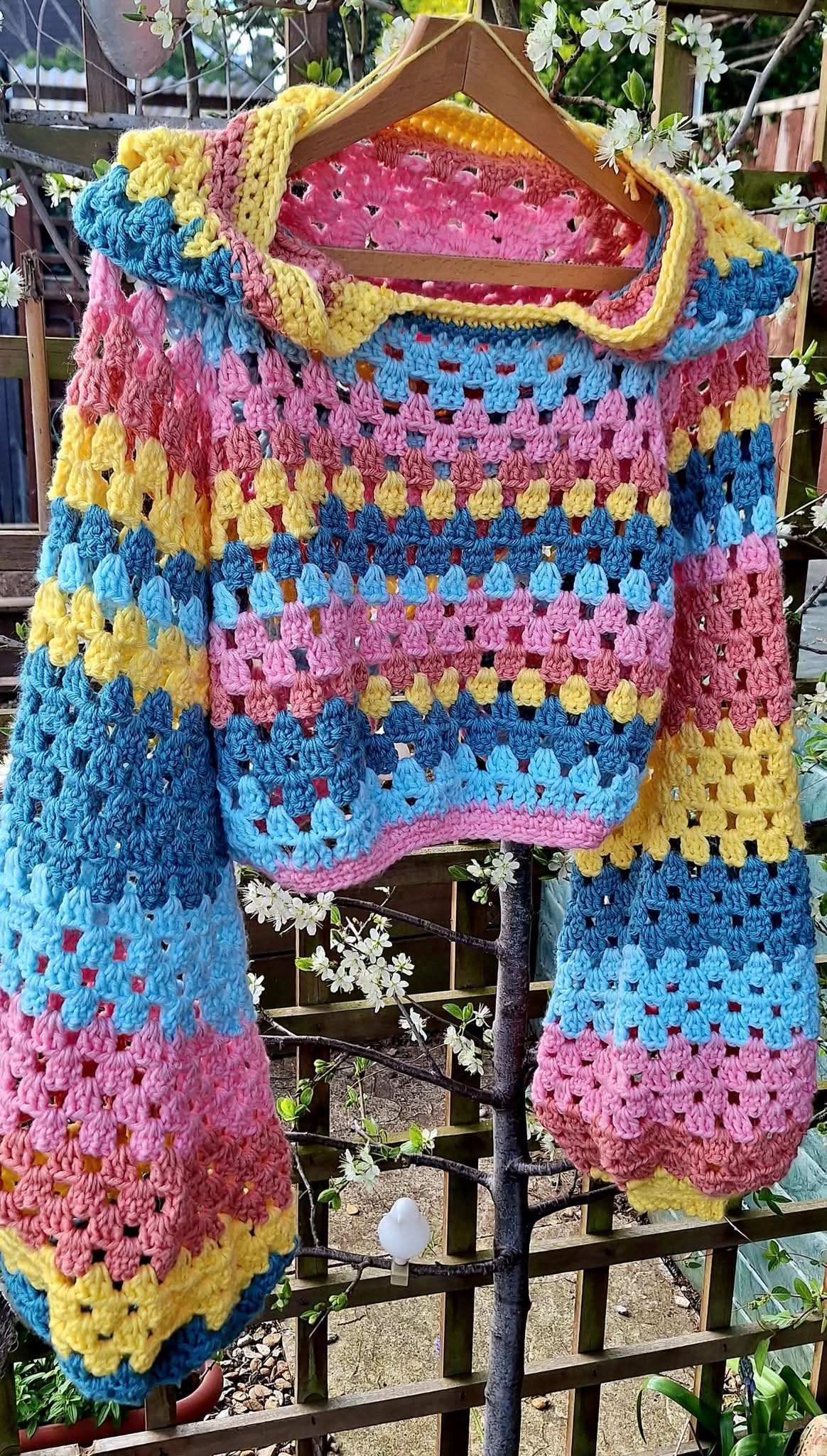 Cropped Hoodie w Bell Sleeves shared by Jennis