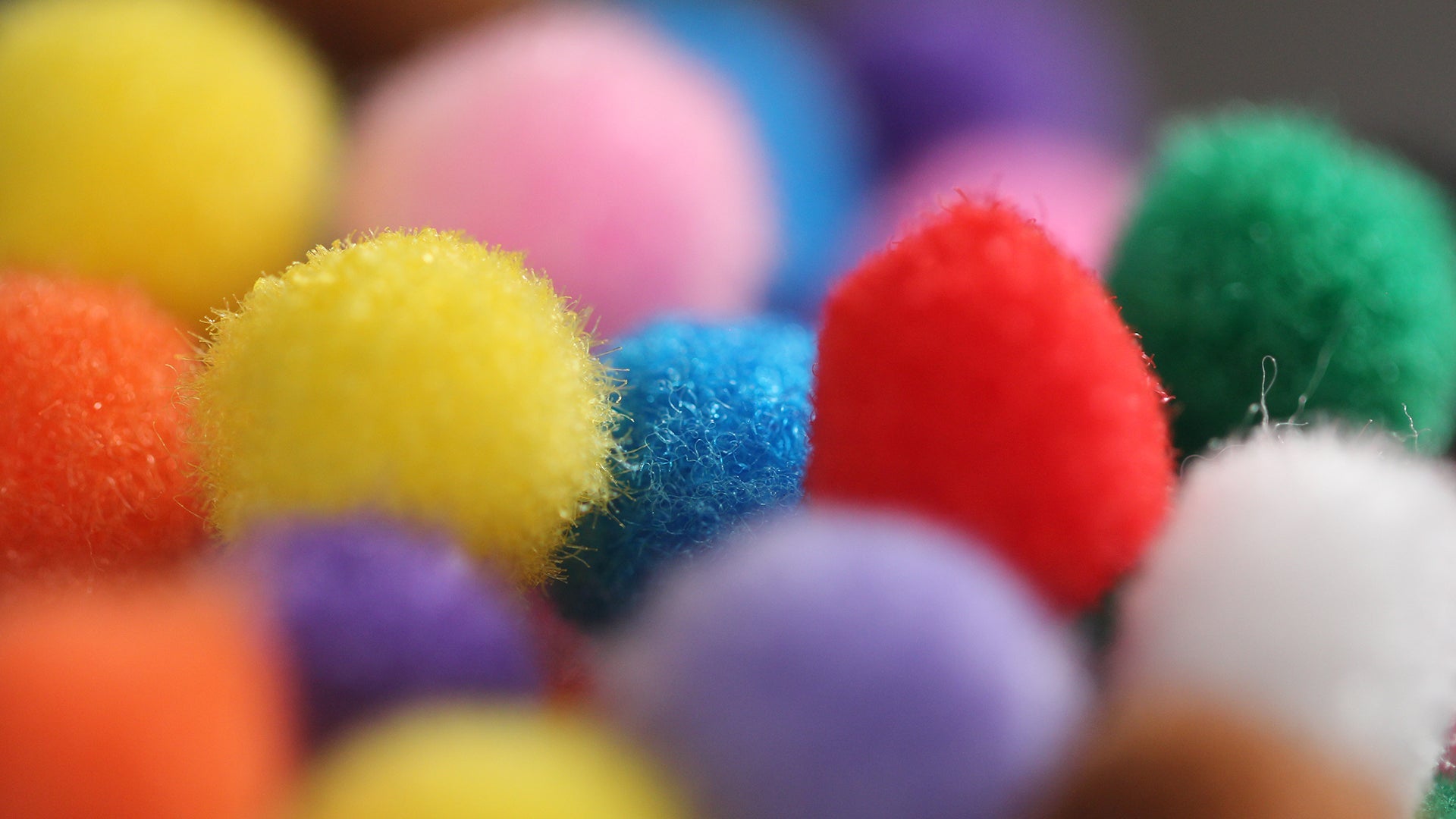 25mm Pom Poms