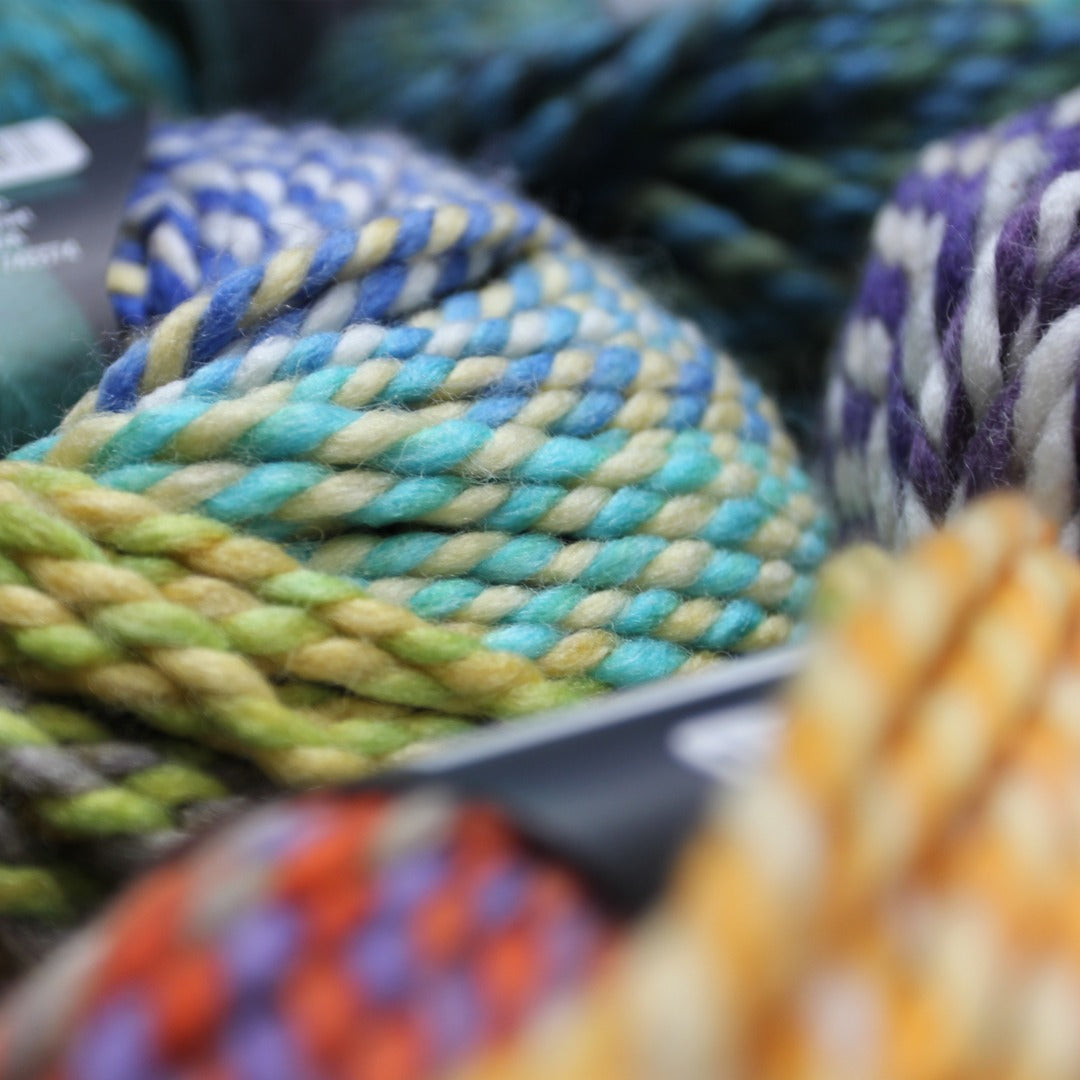 Cygnet Folly Garden - 20% Wool - 80% Acrylic - 100g -  65m