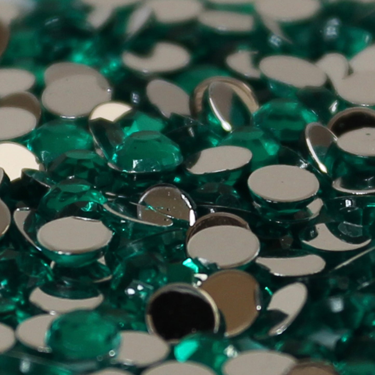 300 - 4mm Dark Green Loose Flat Back Diamante's