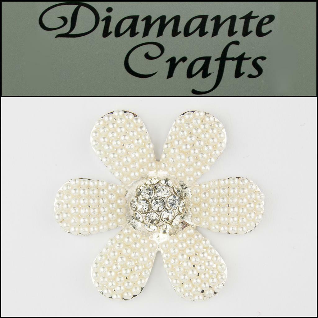 Pearl Flower 3D Diamante